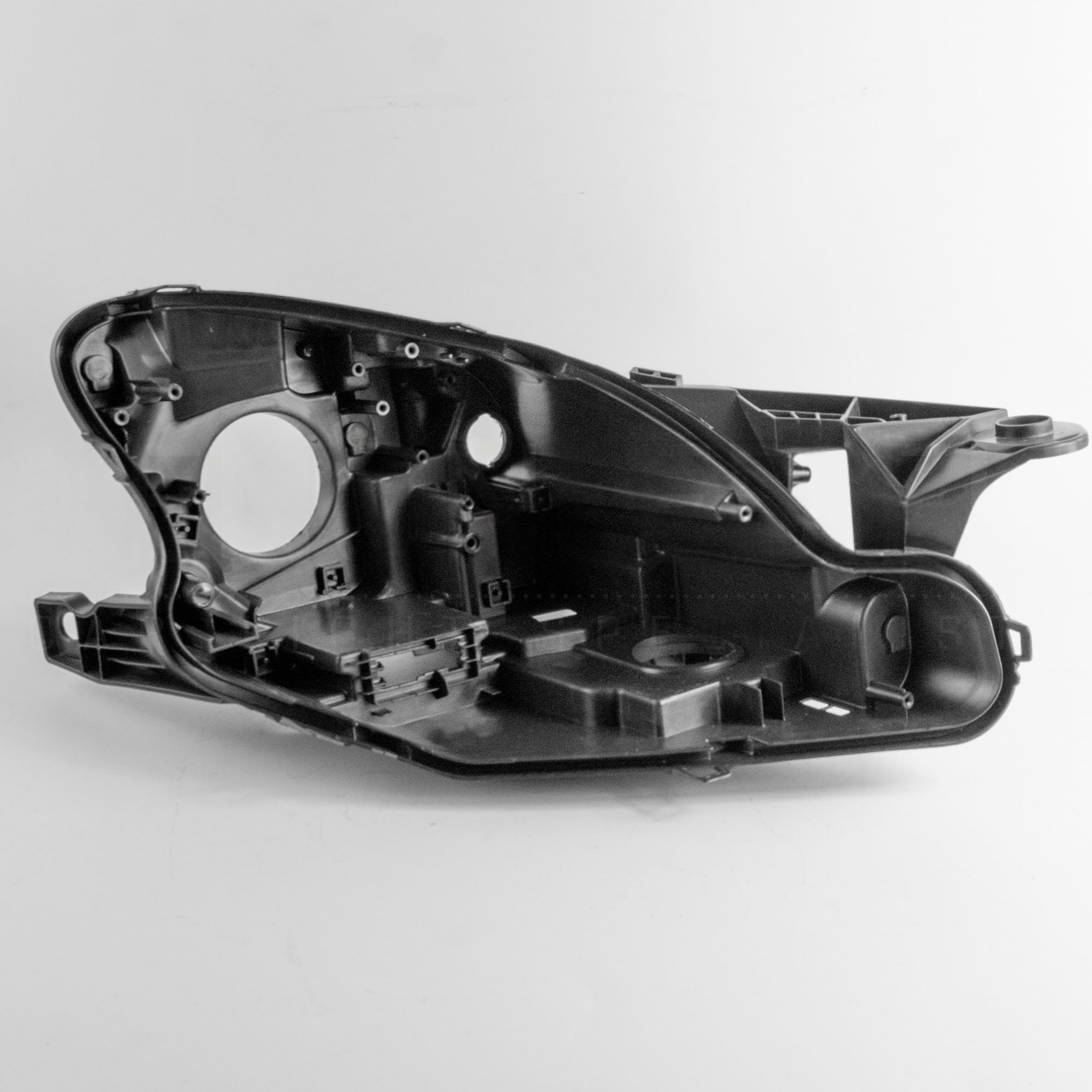 Maserati Quattroporte 2012–2016 – obudowa reflektora xenon prawa